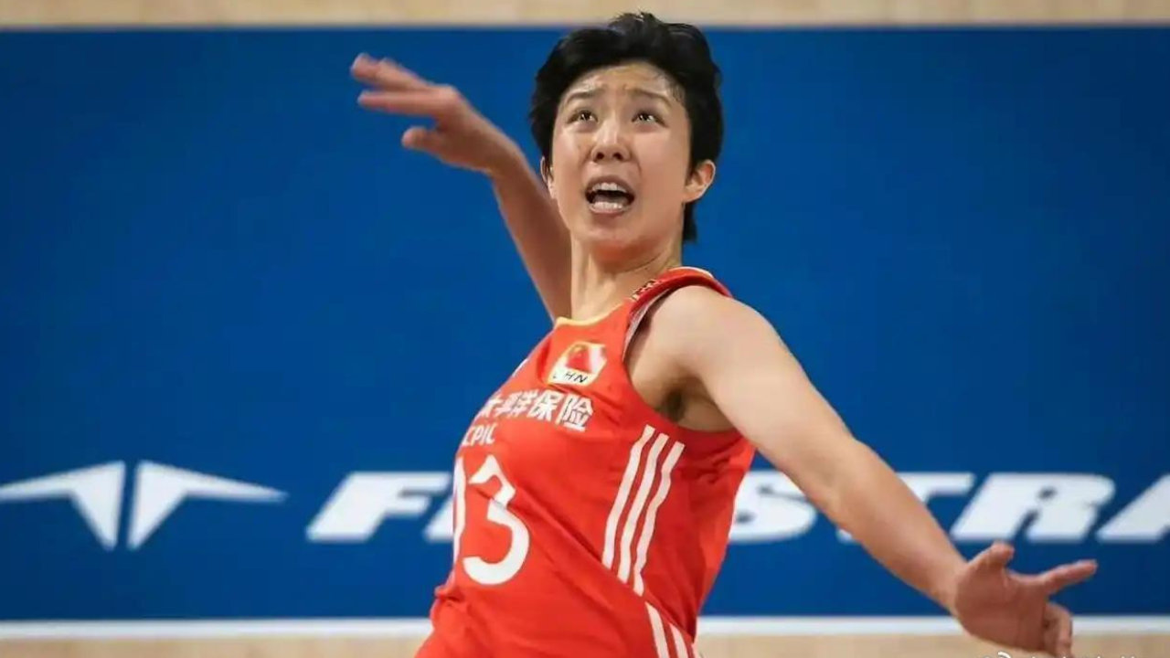 中国女排3-0哈萨克斯坦，惠若琪多次点名1人，表现确实不太好